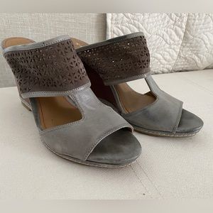 Trask all leather high end wedge sandal. Impeccable! 4 in wedge.